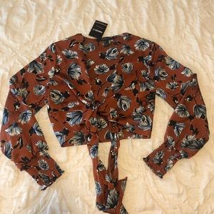 NWT Cropped tie front blouse size small